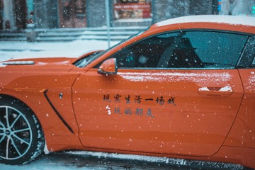 428729
