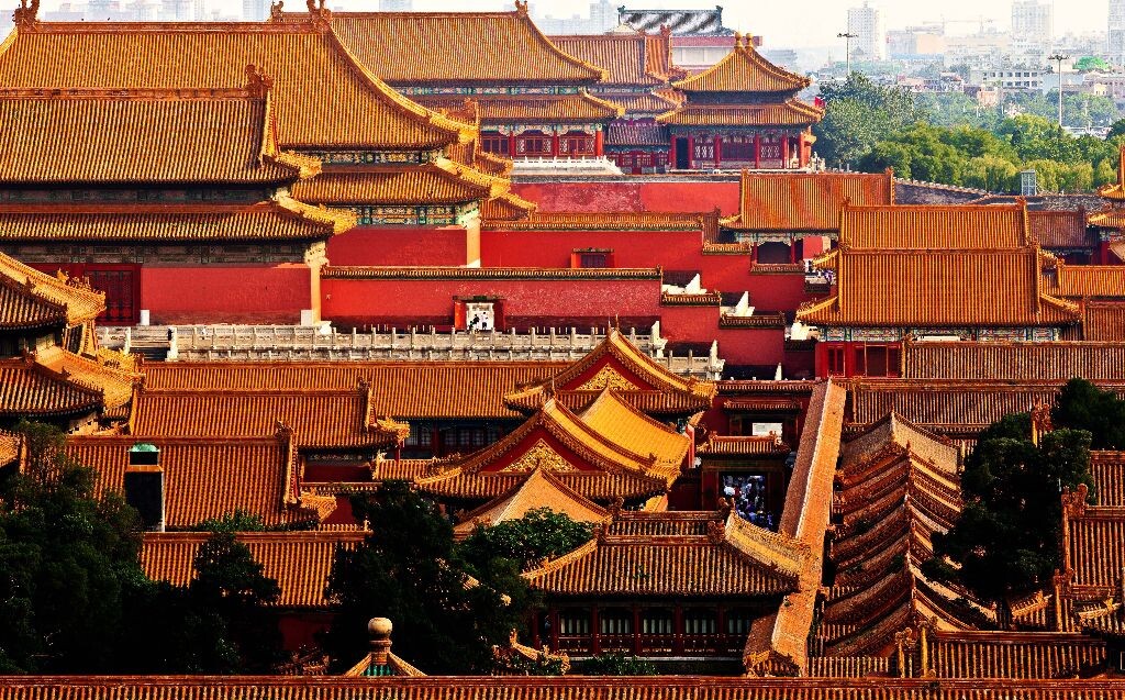 故宫一瞥<br />
老图拿出来修修，感觉构图还行，这次应该比之前那次修得效果好一些。