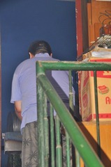 雨大了，我们只能撤回室内！