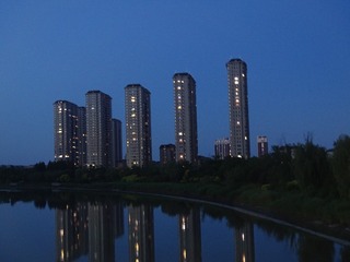 808136