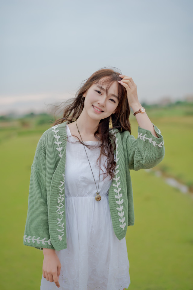 清新美女巧笑嫣然