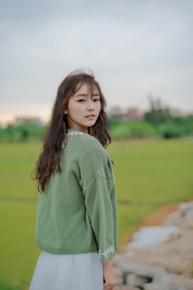 清新美女巧笑嫣然