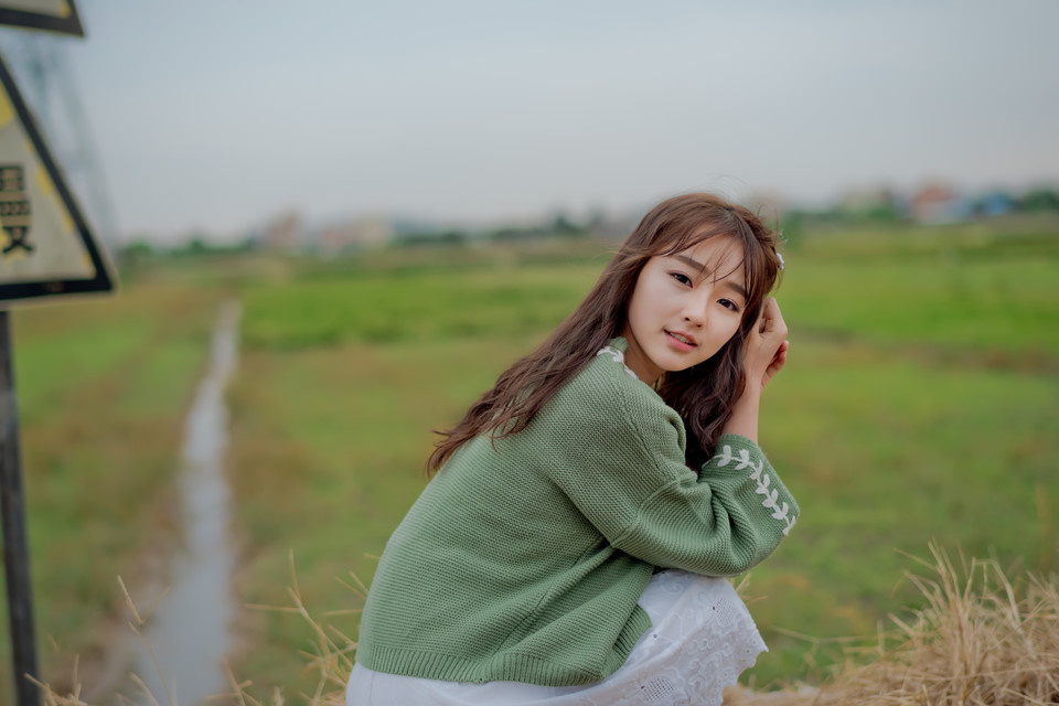 清新美女巧笑嫣然