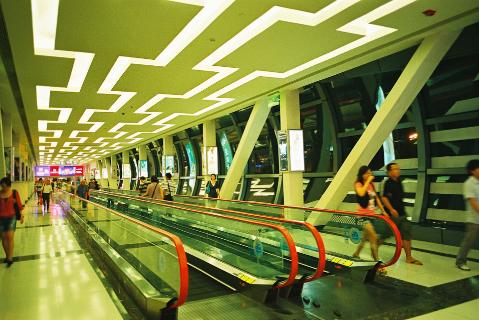 杭州大厦人行天桥-000025 br /> 物欲的连接