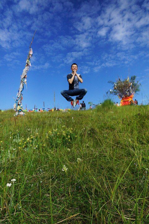 祥云罩顶，打坐念经，I jump！<br />
