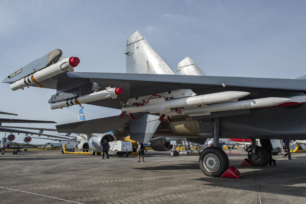 苏30mkmsu30mkm战斗机r77中距空空导弹