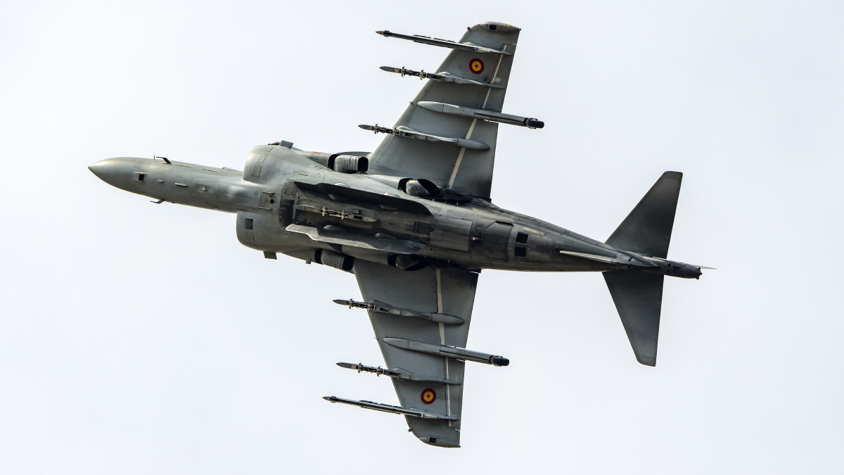 av8b垂直起降战斗机西班牙海军航空兵