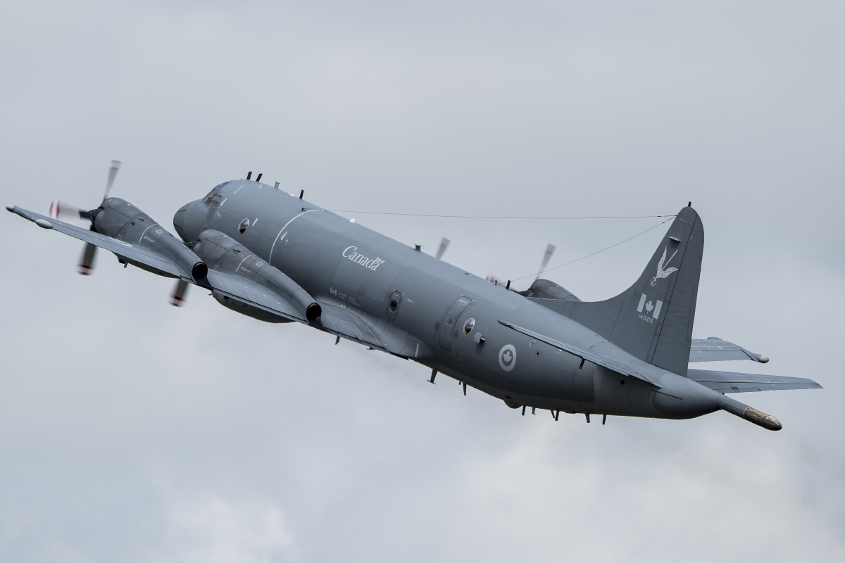 加拿大空军装备的p-3c反潜巡逻机在纹身会航展