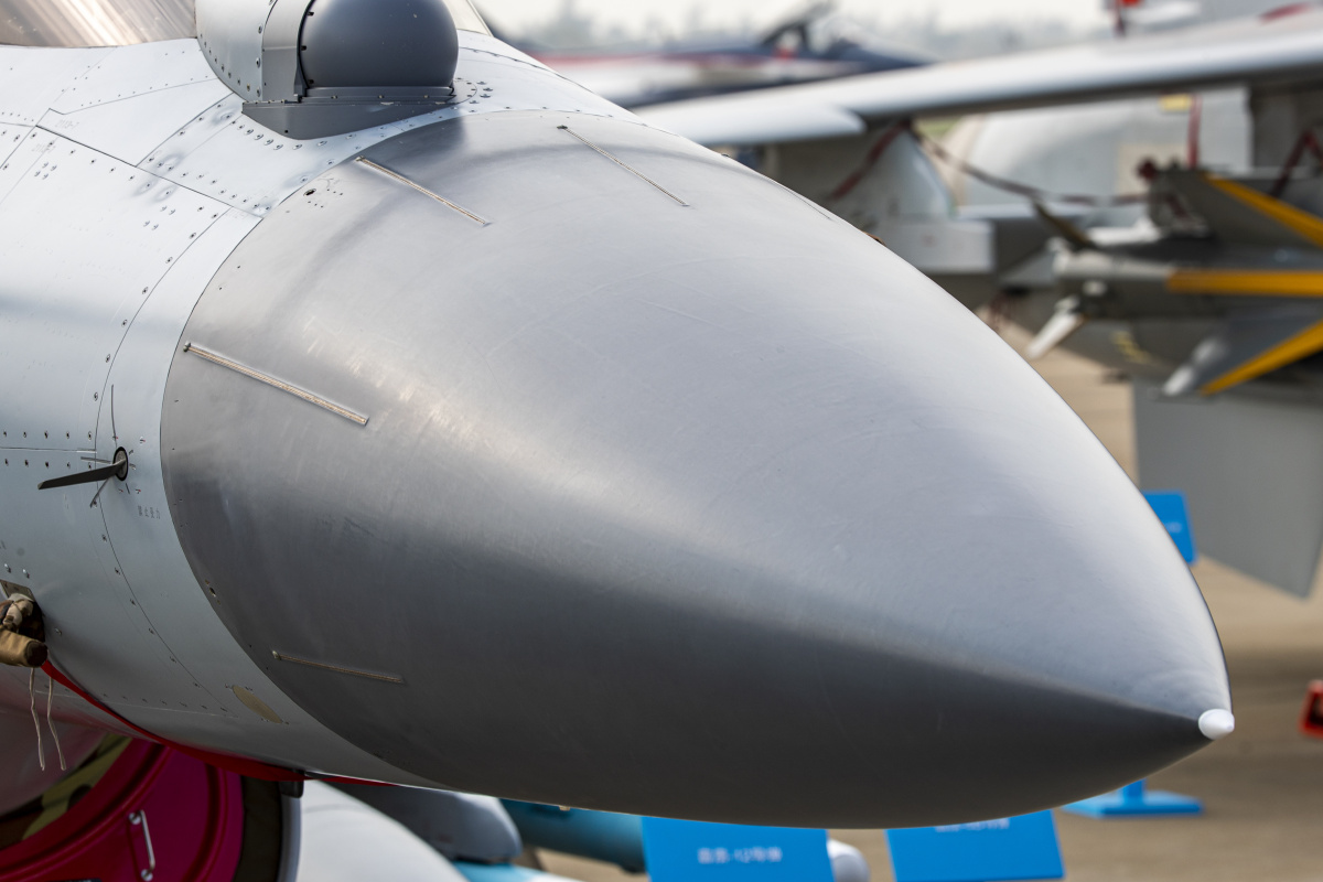 歼10b战机雷达罩