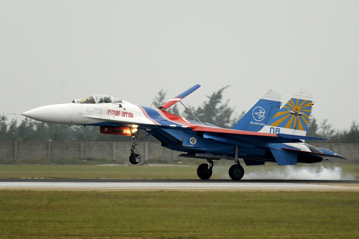 苏27su27勇士飞行表演队2012珠海航展资料图