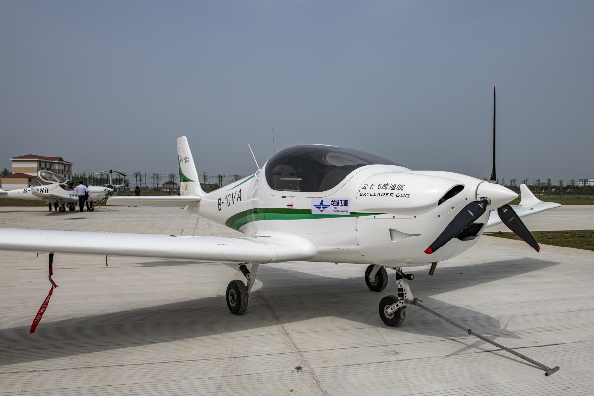 云上飞鹰通航skyleader600飞机