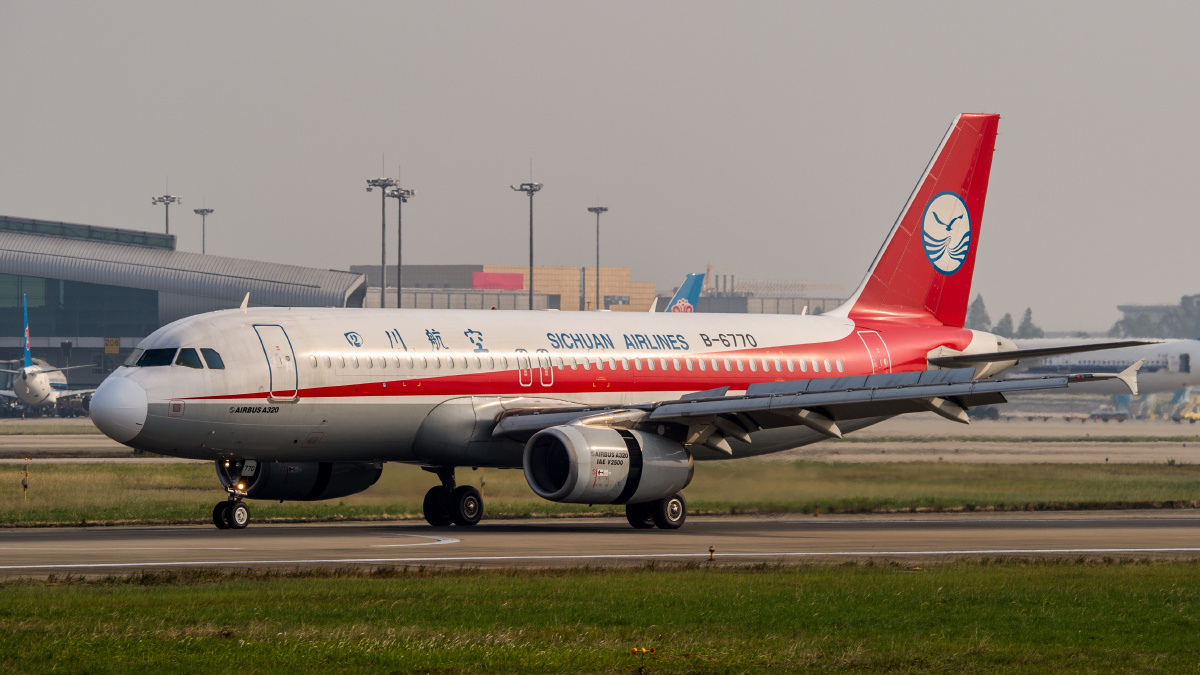 广州白云机场的民航飞机