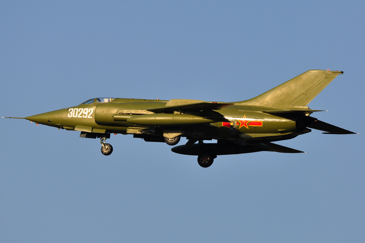 强5强击机2017年全部退役中国空军历史资料