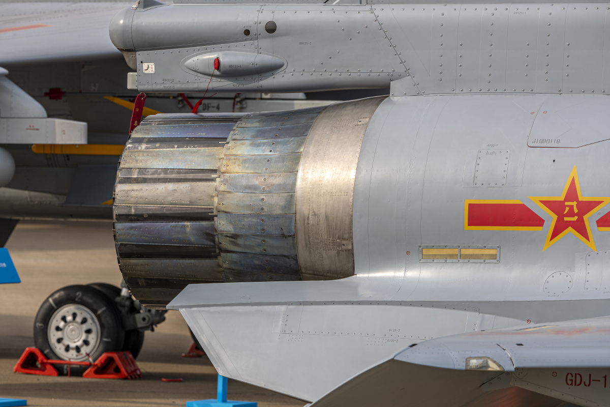 歼10b战斗机尾喷口