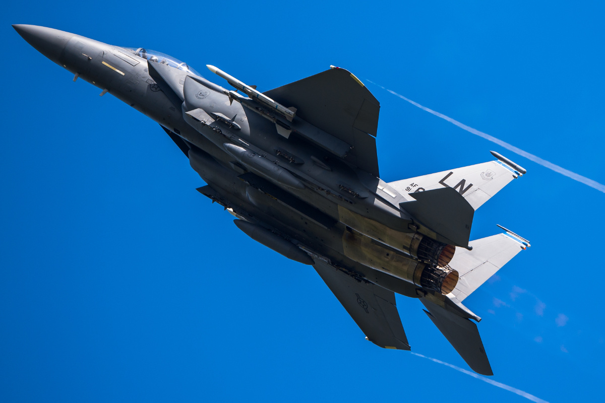 驻英美国空军f-15e战斗轰炸机转场