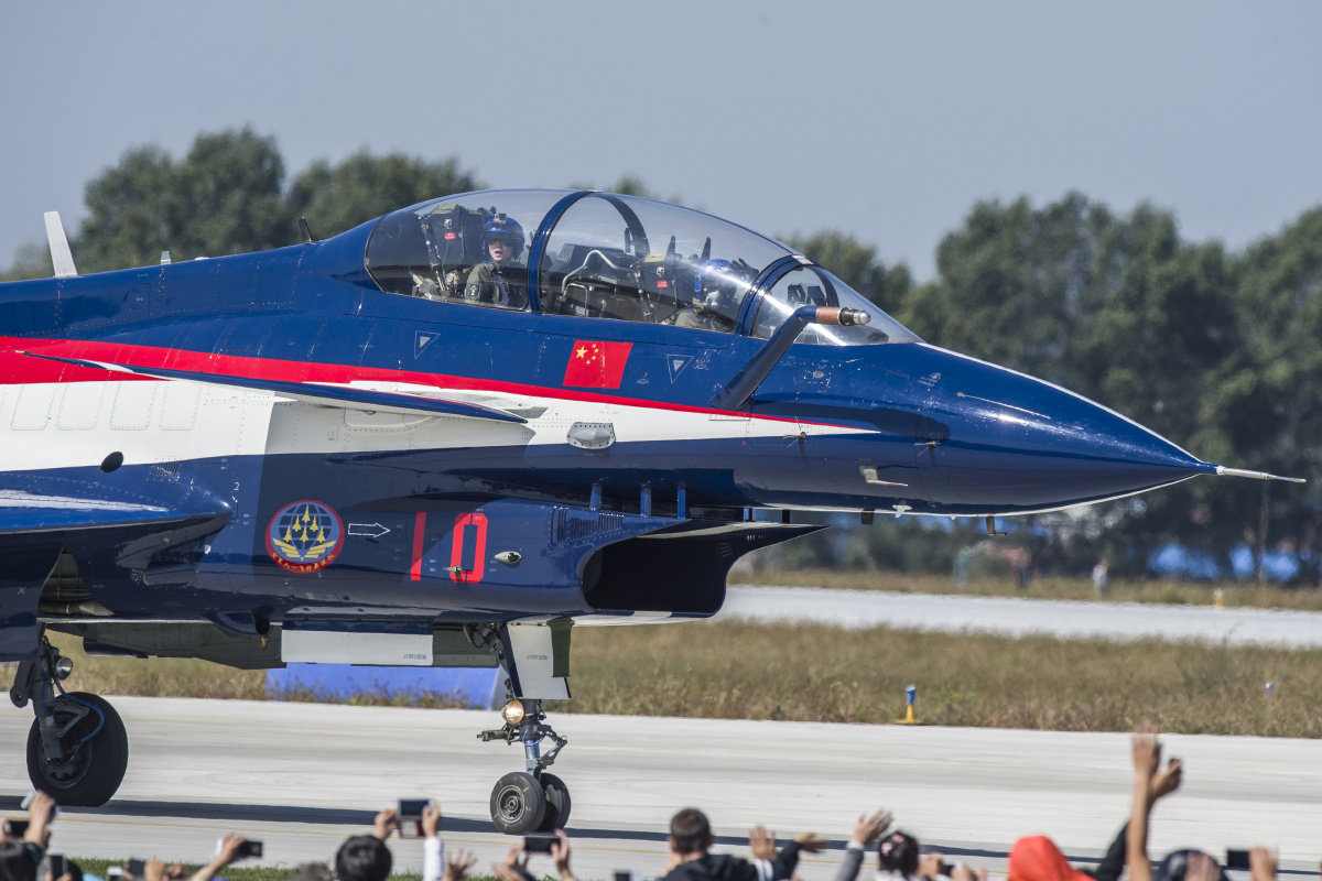 中国空军八一飞行表演队歼10战斗机