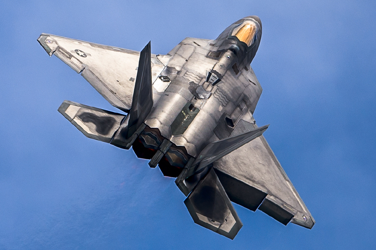 美国空军f-22隐形战斗机在air tattoo 英国皇家空军纹身会航展进行