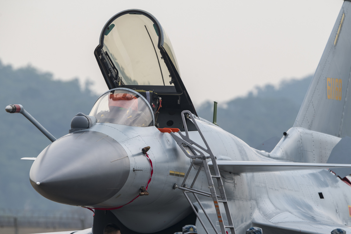 歼10b战斗机细节图