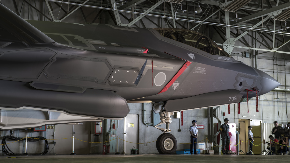 日本航空自卫队f35a隐形战机首次对外公开展示