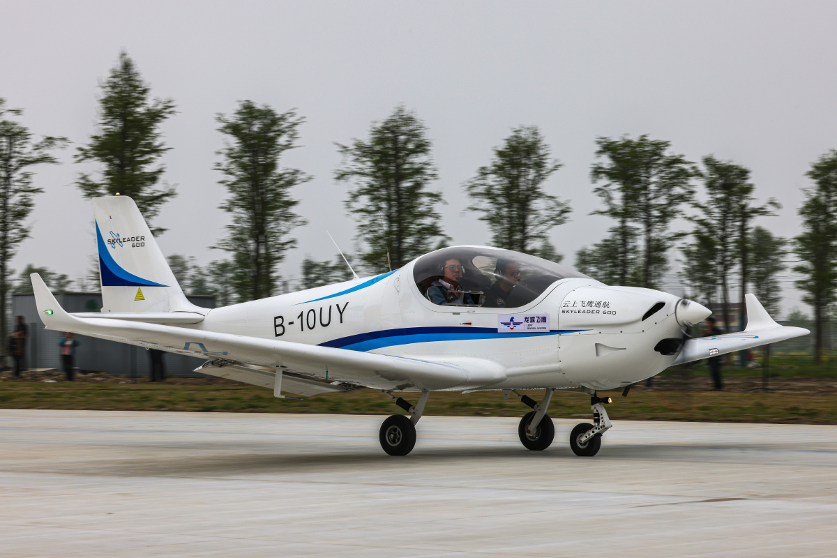 云上飞鹰通航skyleader600飞机
