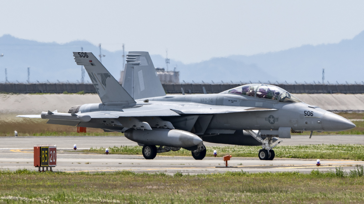 ea18g咆哮者电子战机