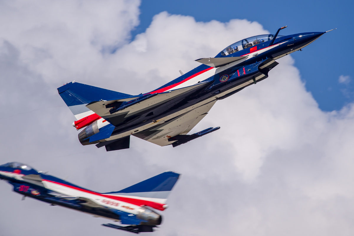 中国空军八一飞行表演队歼10战斗机