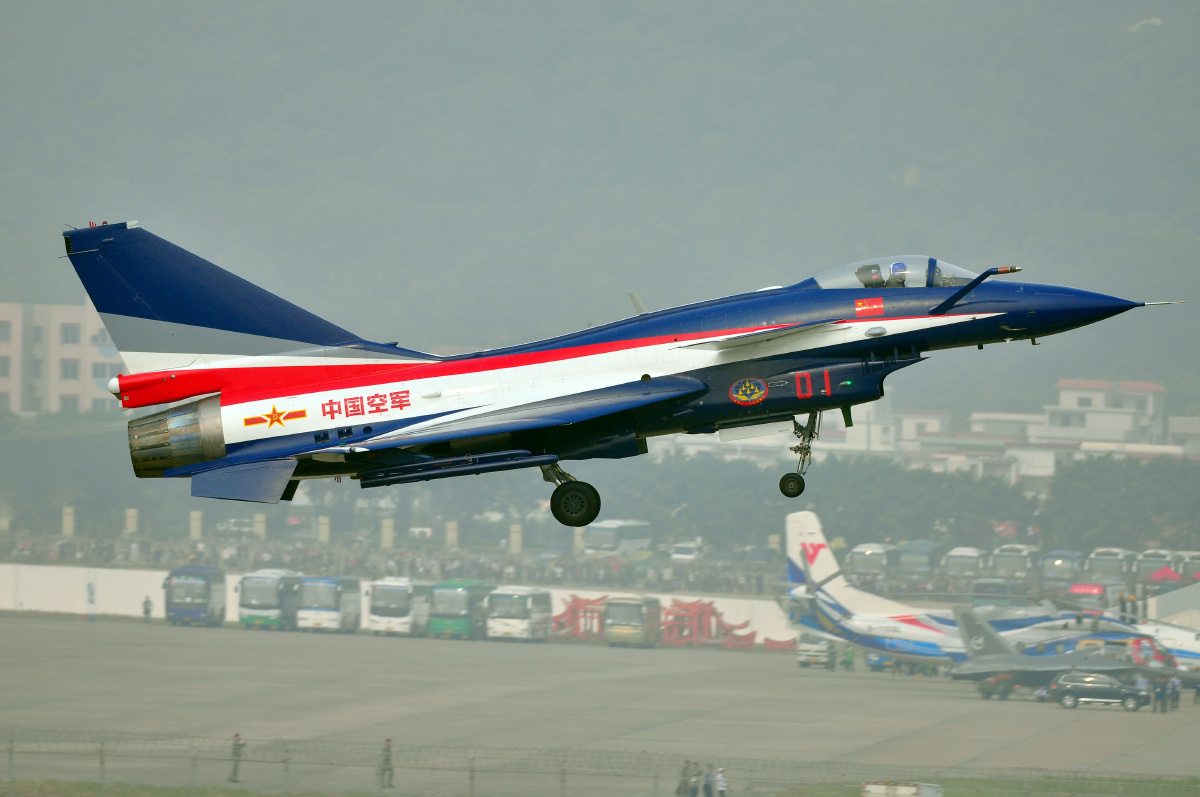 歼10战斗机珠海航展2010资料图