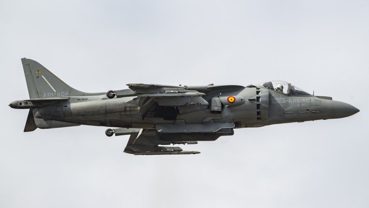 av8b垂直起降战斗机西班牙海军航空兵