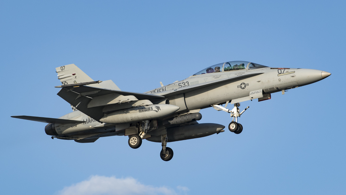 fa18d大黄蜂战斗机资料图