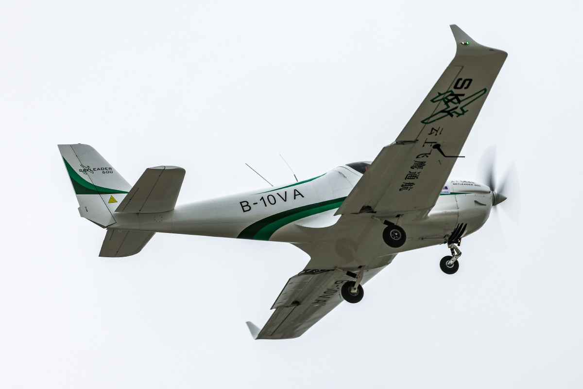 云上飞鹰通航skyleader600飞机