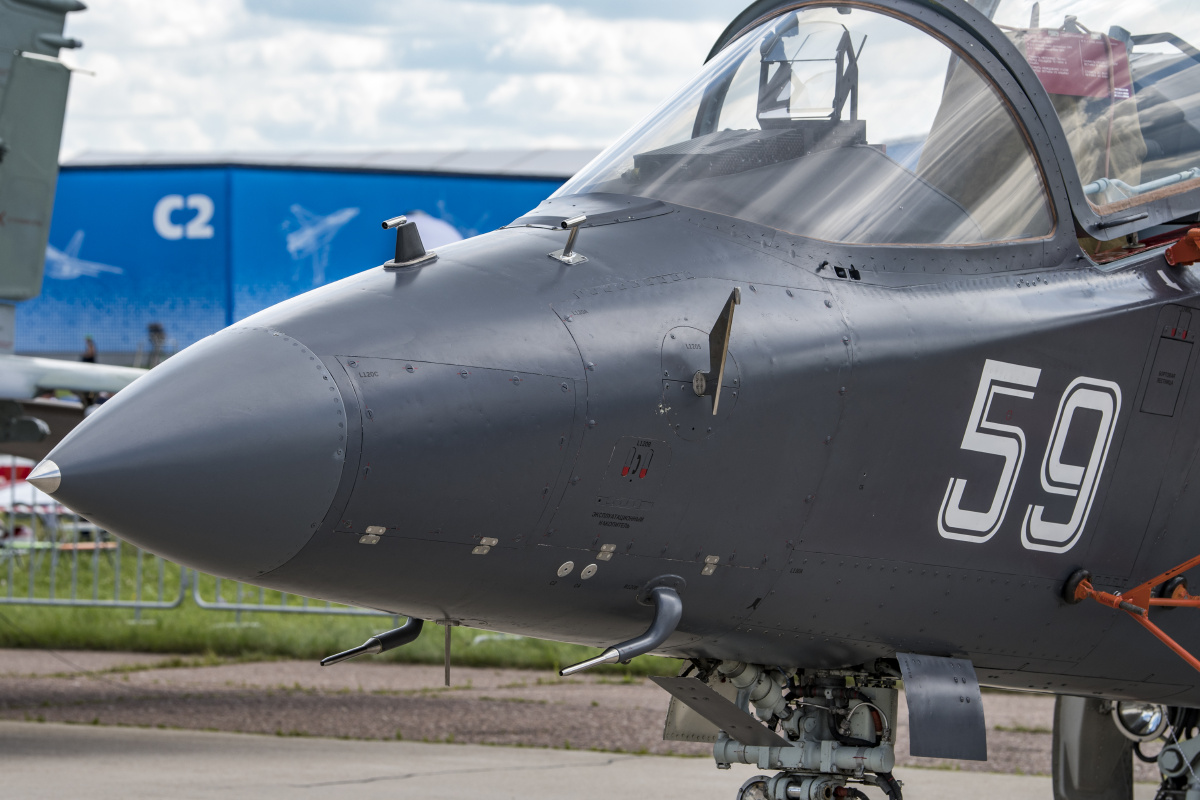 雅克130高级教练机