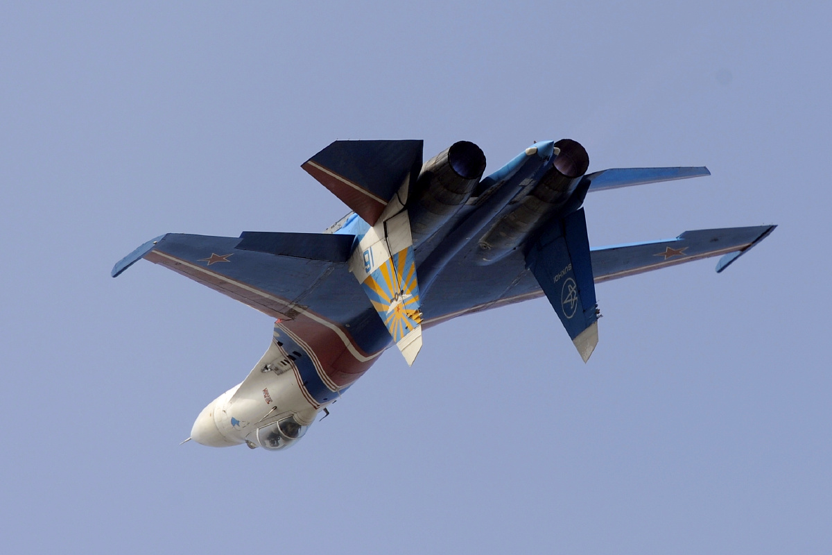 苏27su27勇士飞行表演队2012珠海航展资料图