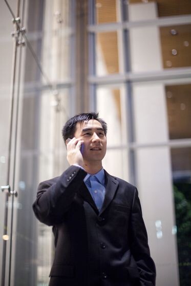 06<br />
程钊是乐队的队长。在美国念完phd之后进入纽约的一家对冲基金工作。在念书期间他也组过其他的乐队，但因为其他成员出于各种现实原因而退出，都无疾而终了。