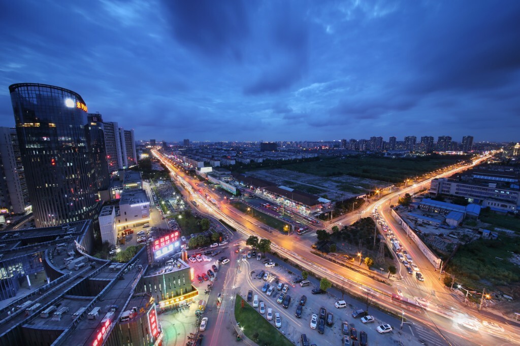 台风苏迪罗来临前的上海松江九亭夜景