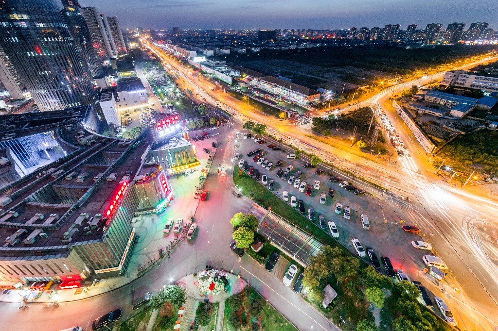 七月,专属机位拍夜景。