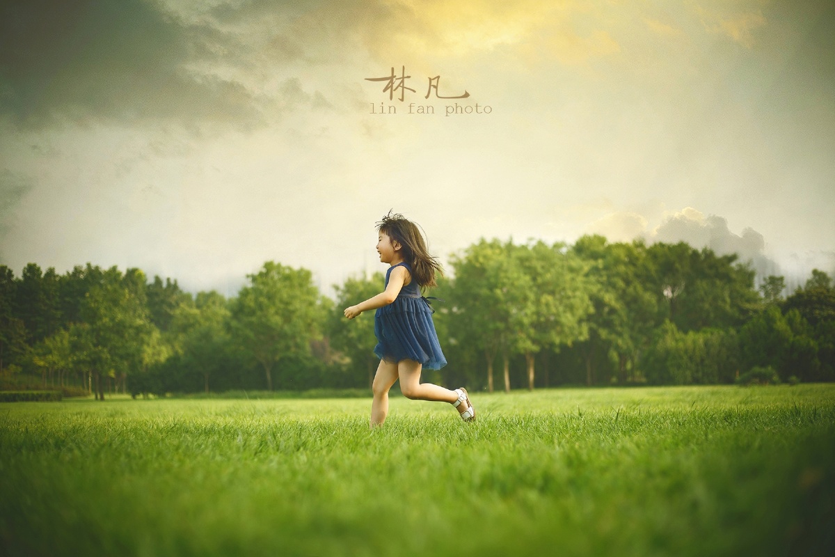 像个孩子一样奔跑