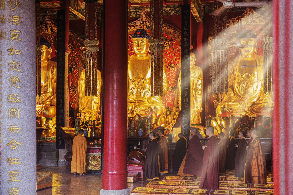 很少拍佛教题材的片子.偶尔去寺庙参观,也会顺手拍几张.