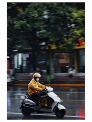 431004