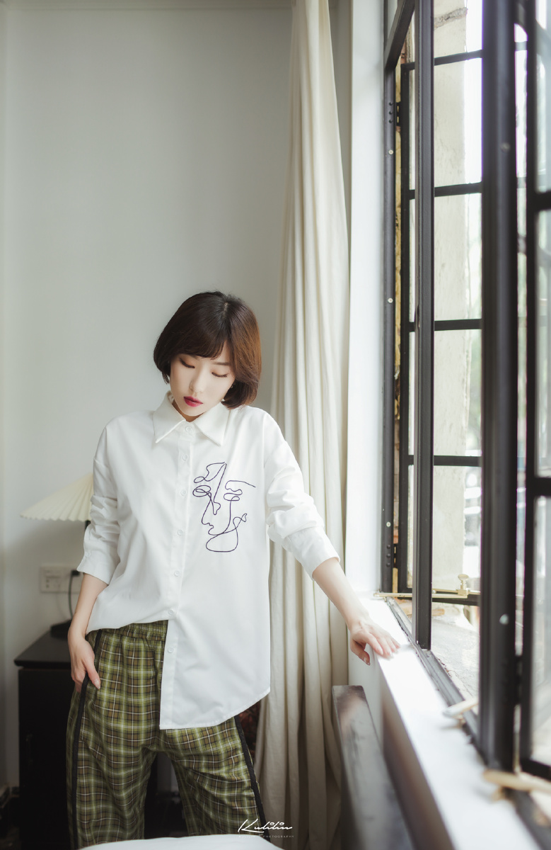 白衬衫少女 出境:牛奶