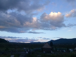 158042