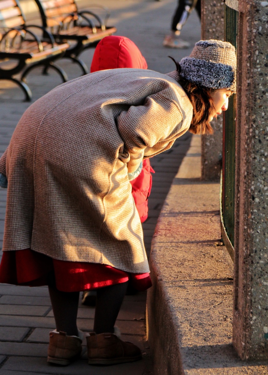 人生不可能总是顺心如意的,但是持续朝着阳光走,影子就会躲在后面.