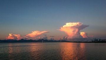 1050476