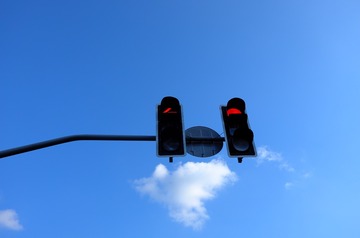 623537