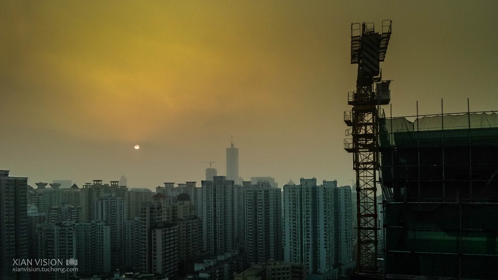 很努力去追<br />
拼命去追<br />
最后追到夕阳