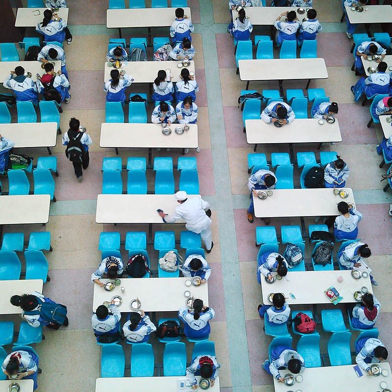 校园食堂<br />
校园食堂小景，摄于七宝中学食堂，手机摄影。2013年。
