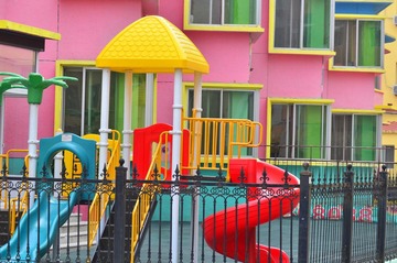 色彩缤纷的幼儿园.jpg