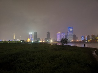 723077