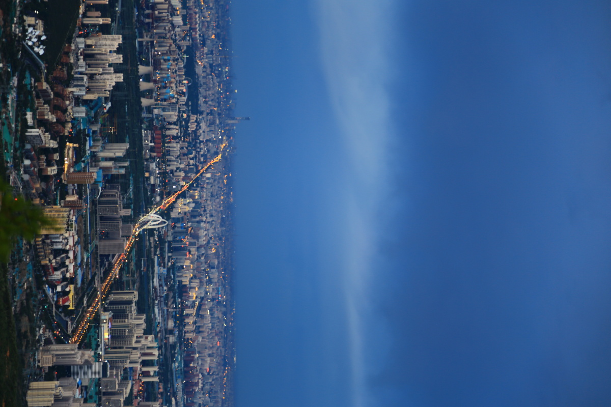 2021年傍晚北京门头沟定都阁之巅原本晴朗突然狂风大作乌云密布东边