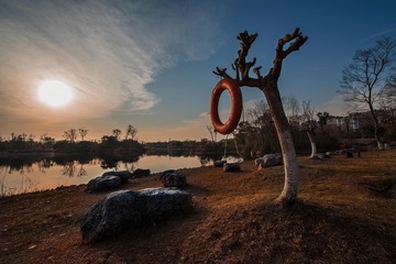 001