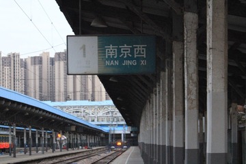 597917